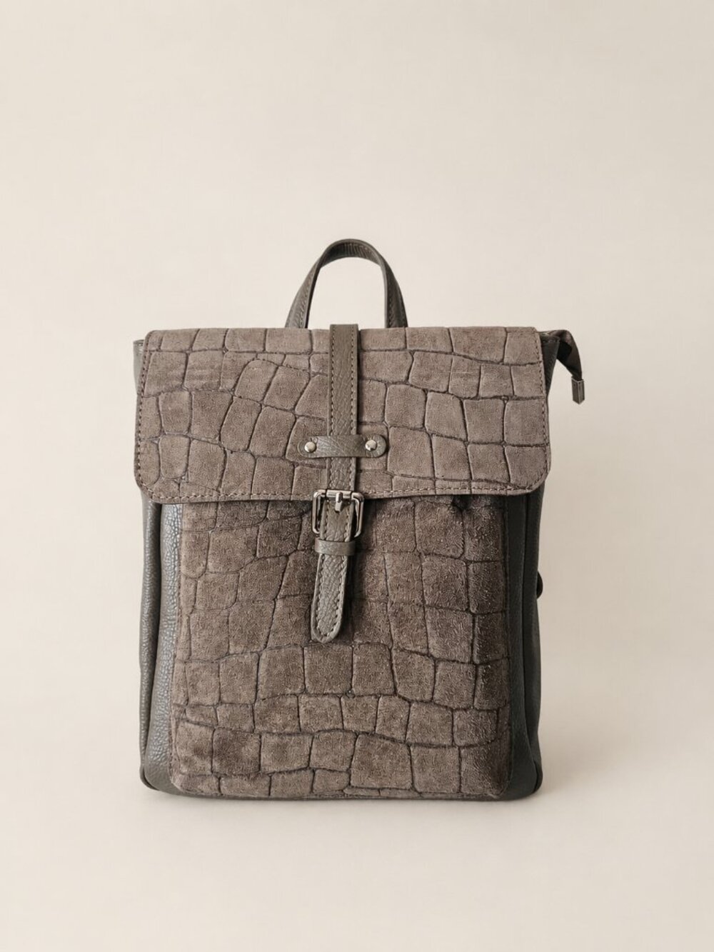 Italian Leather Croc-Embossed Backpack – Taupe